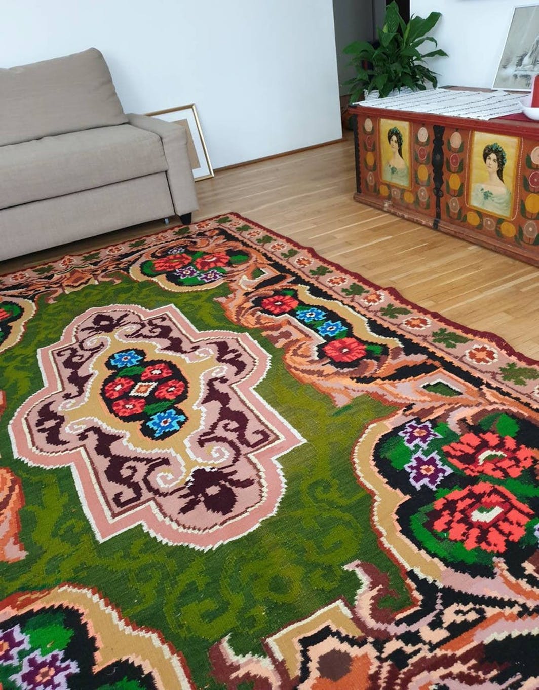 Tapis floral tissé à la main Roumanie 244x165cm
