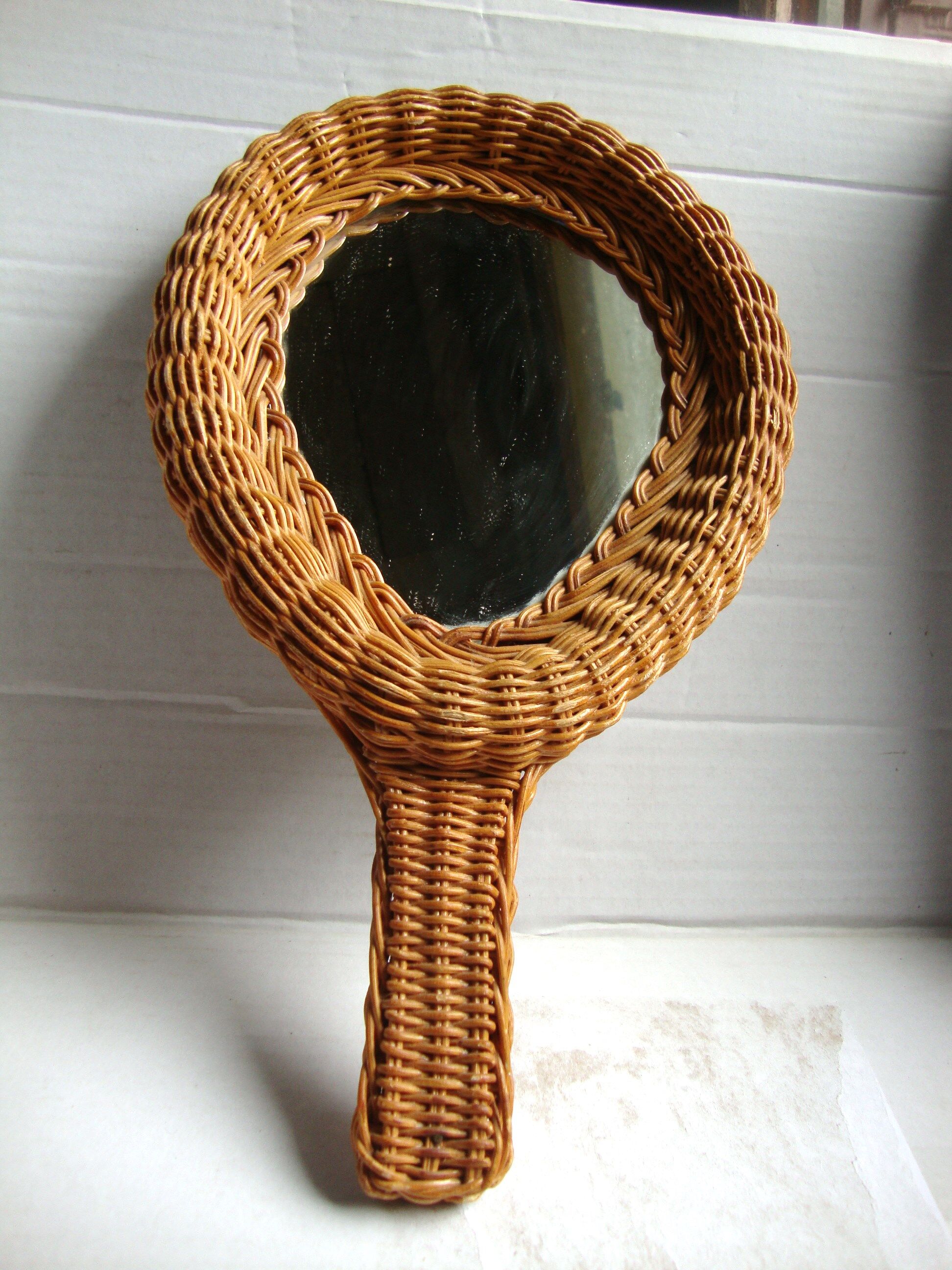 Miroir à main en rotin vintage 70s