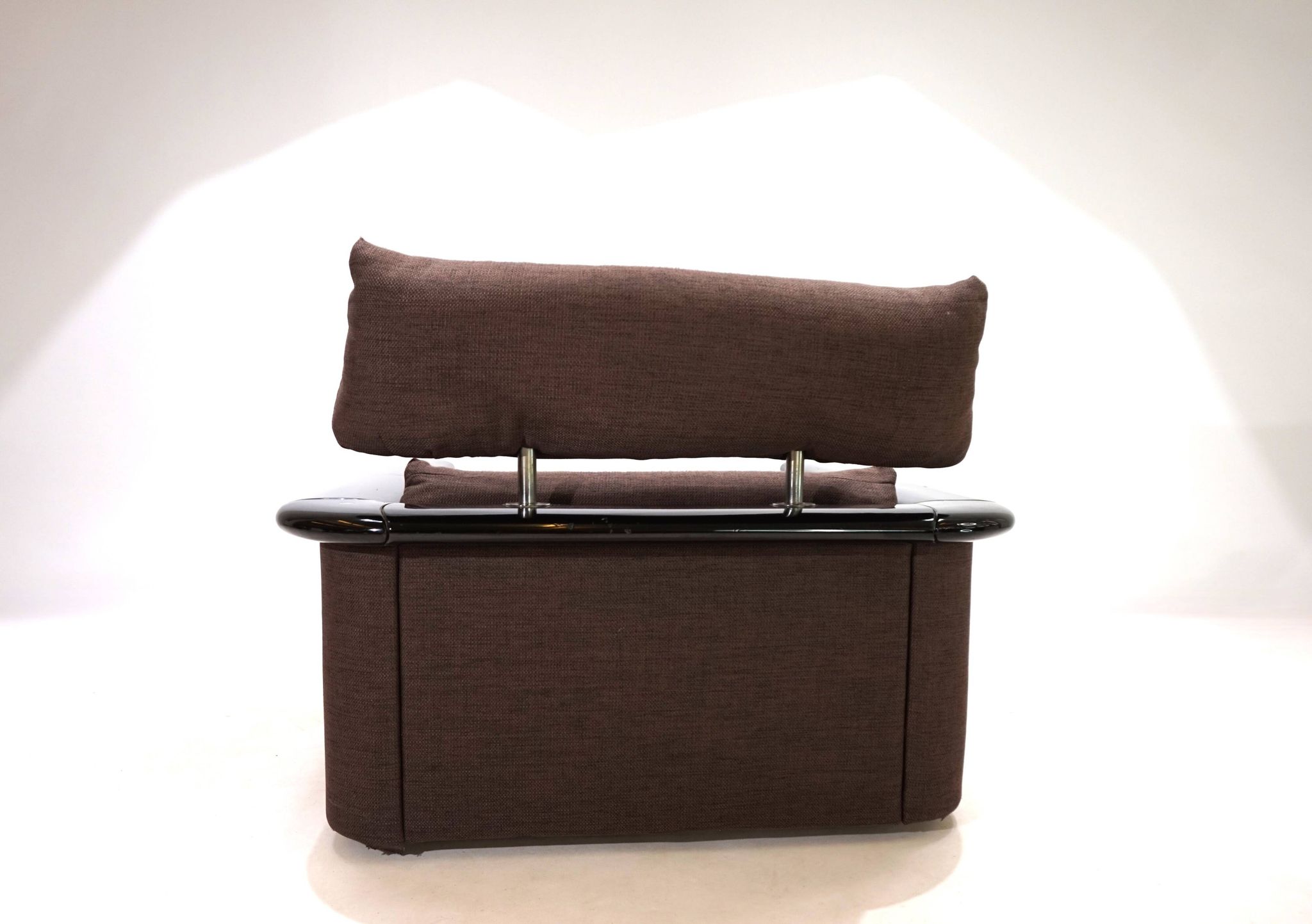 Fauteuil lounge Tecno avec structure en laque piano, 1970