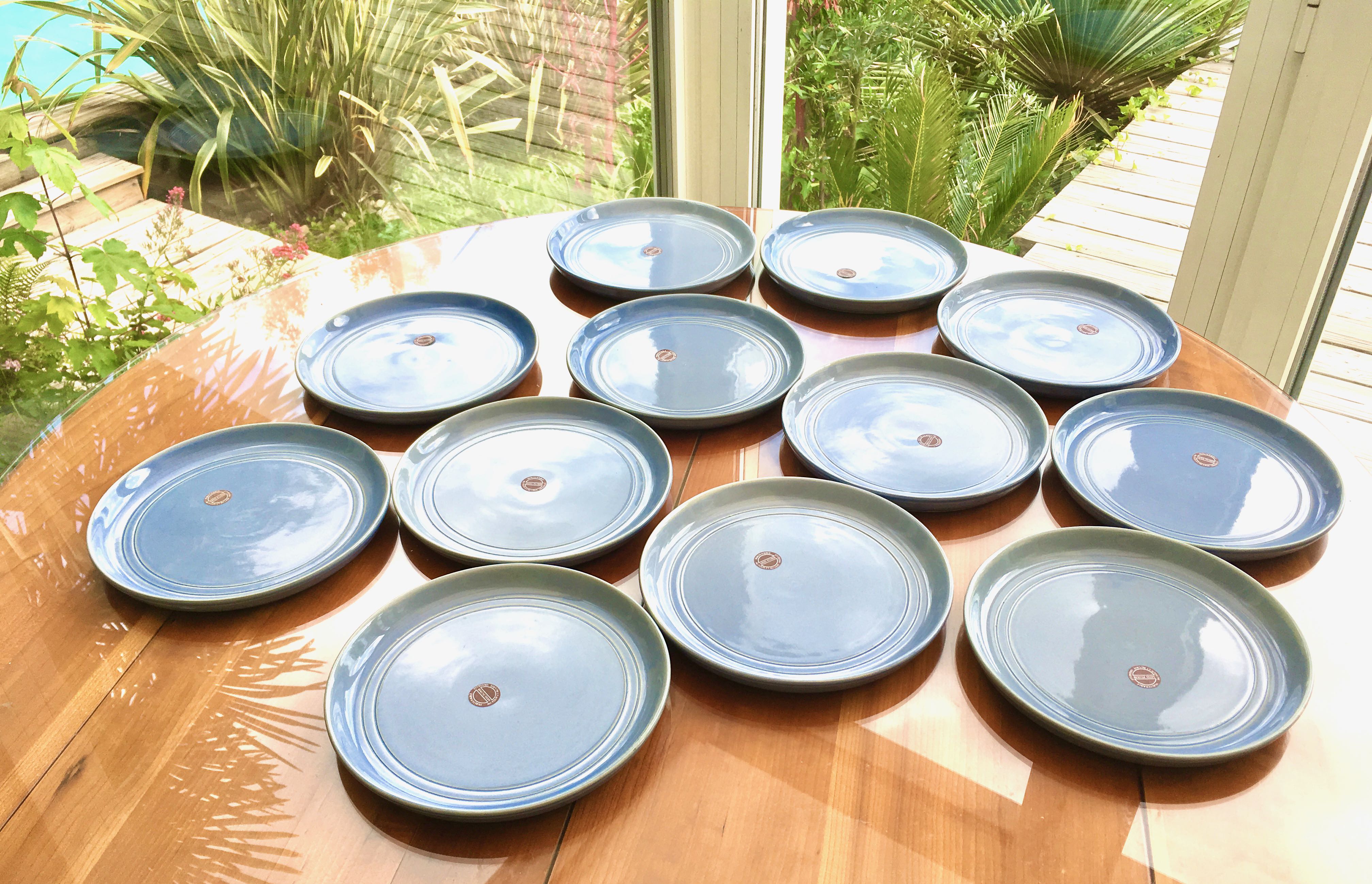 Set de 10 assiettes plates en grès bleu lavande