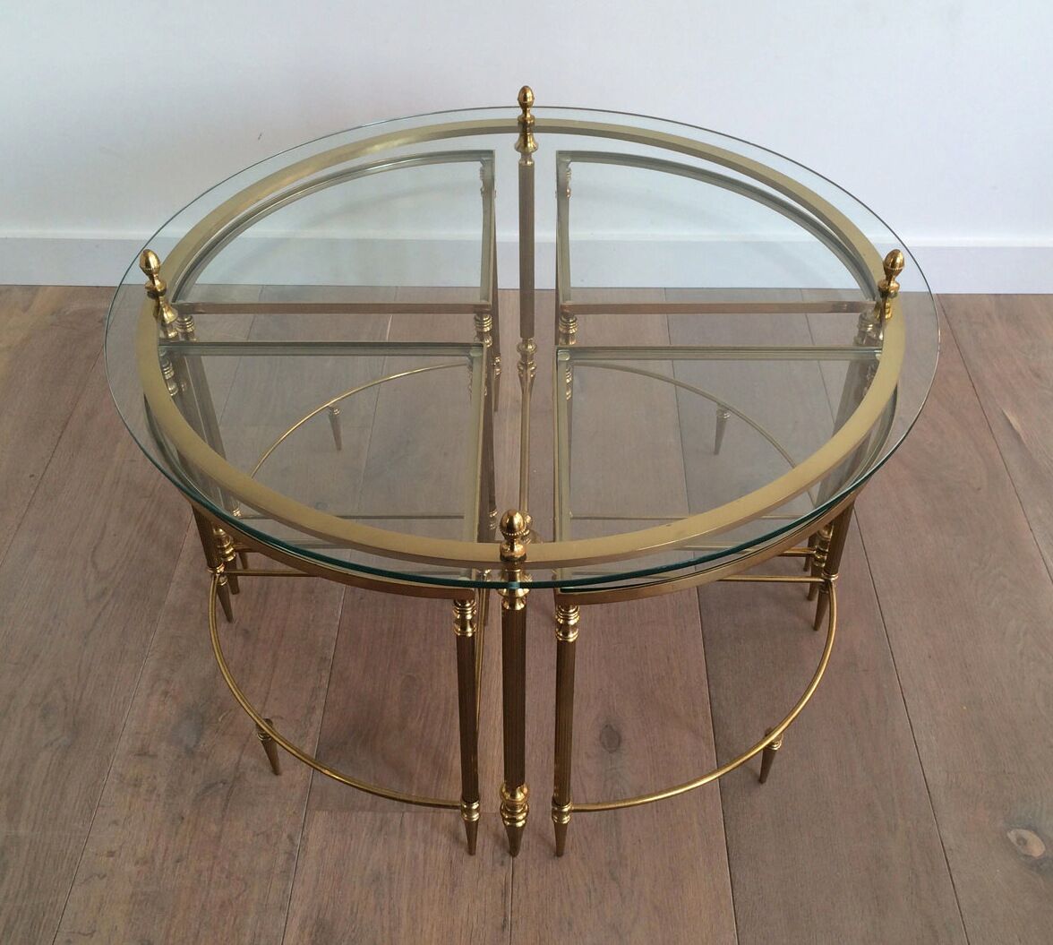 Round coffee table in brass neoclassical style
