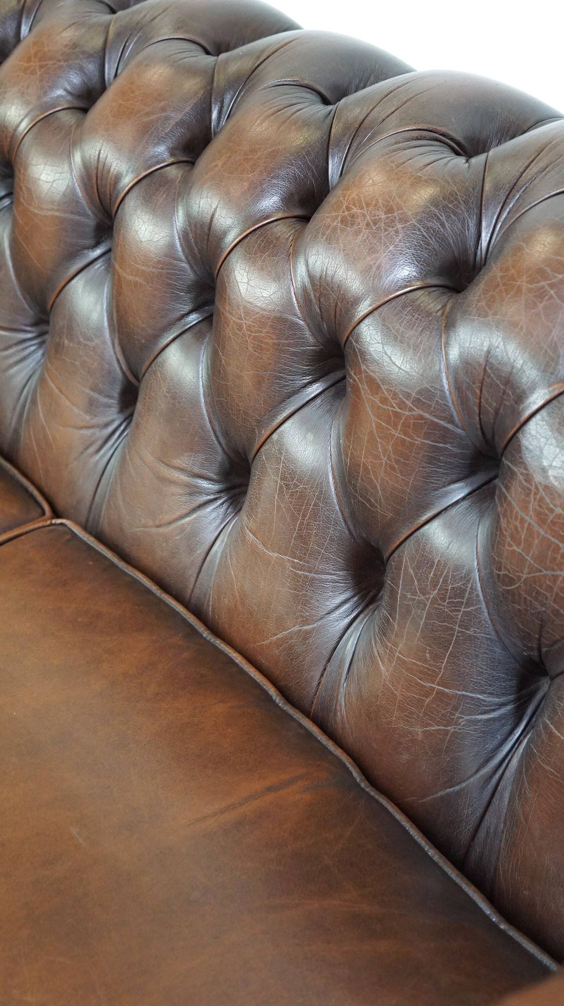 English Chesterfield 2.5 seater sofa in dark brown flamed cowhide leather