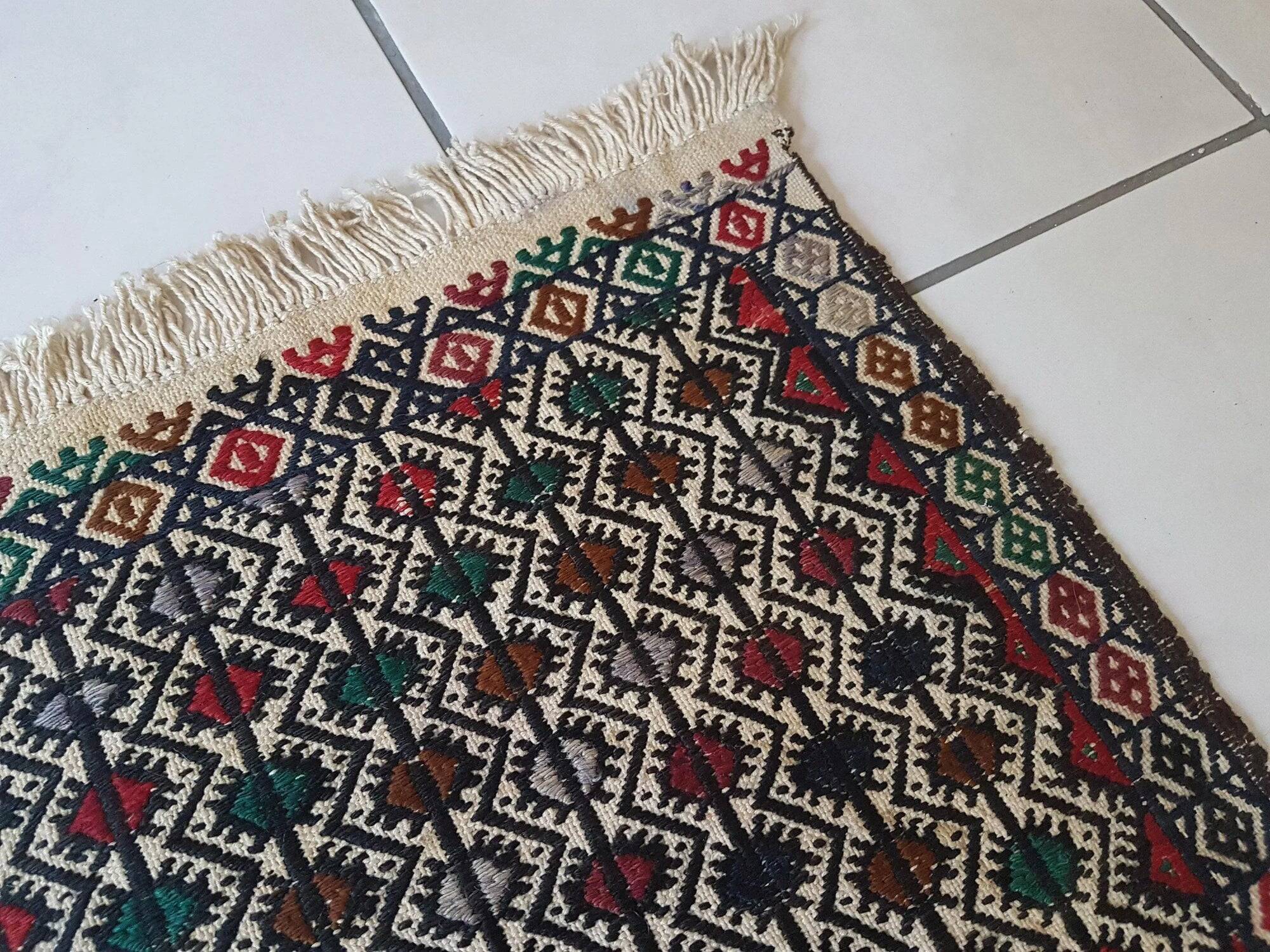Vintage Turkish kilim handwoven 51x81 cm