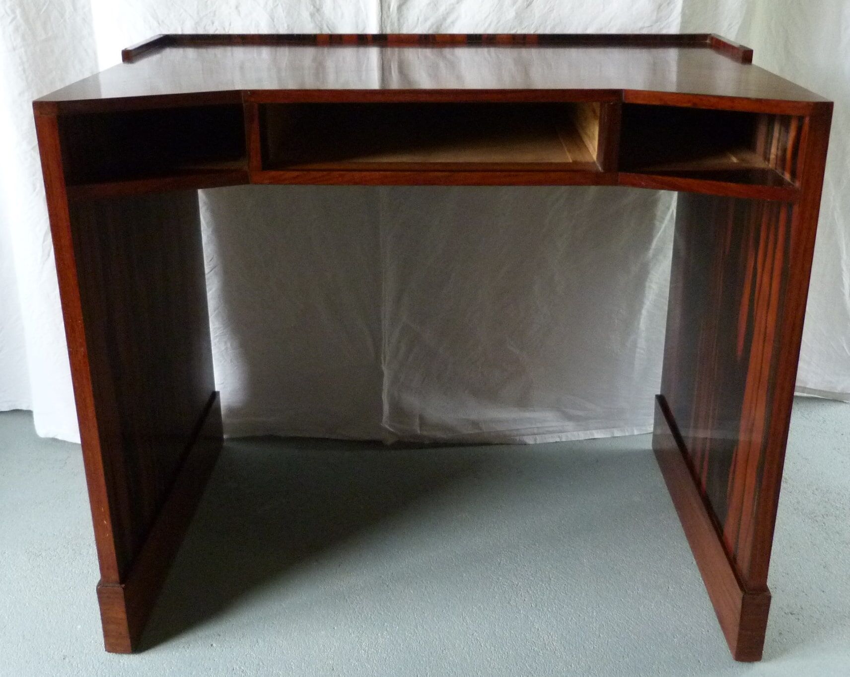 Art deco desk