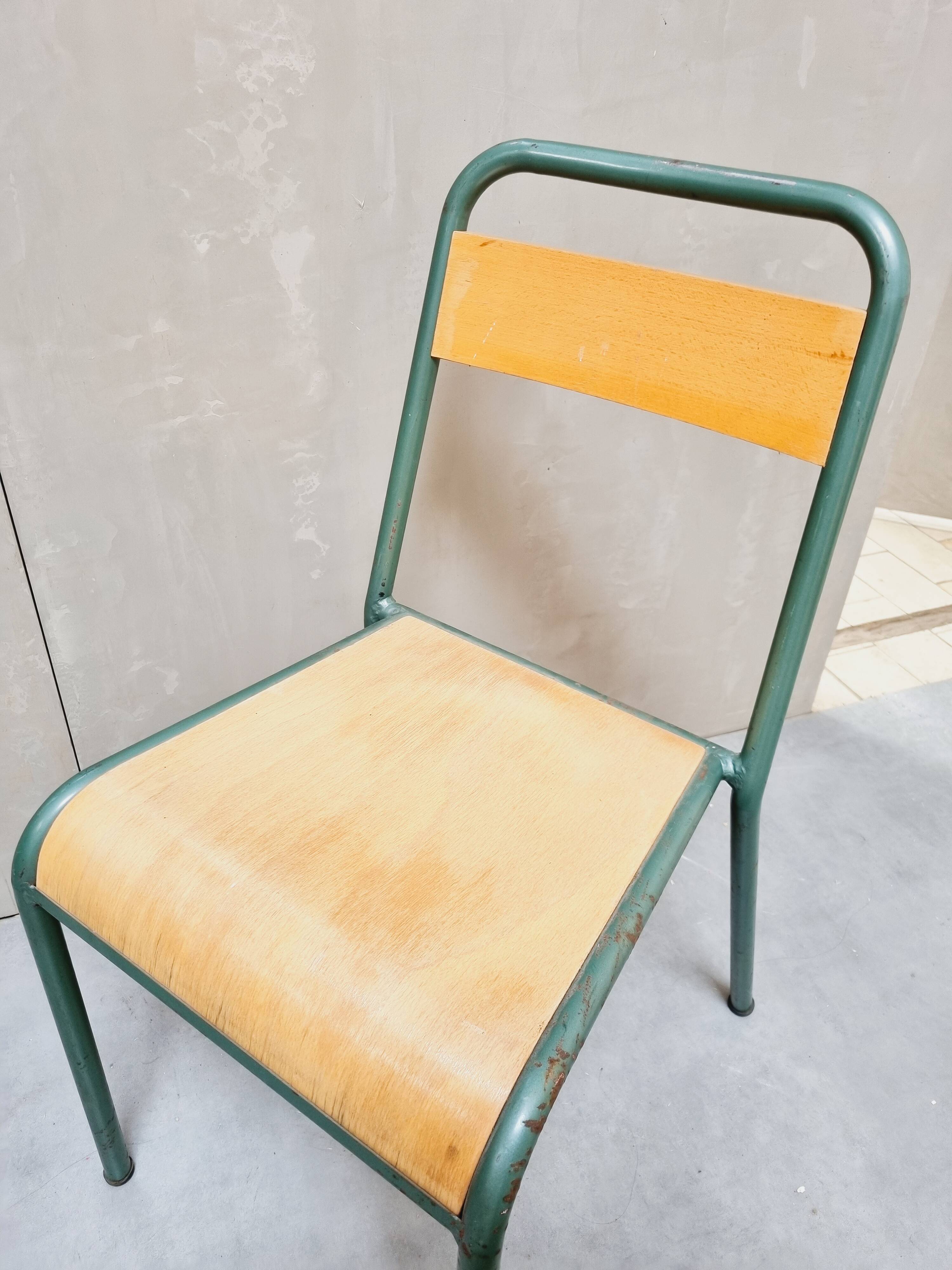 Chaise d'écolier en métal vintage