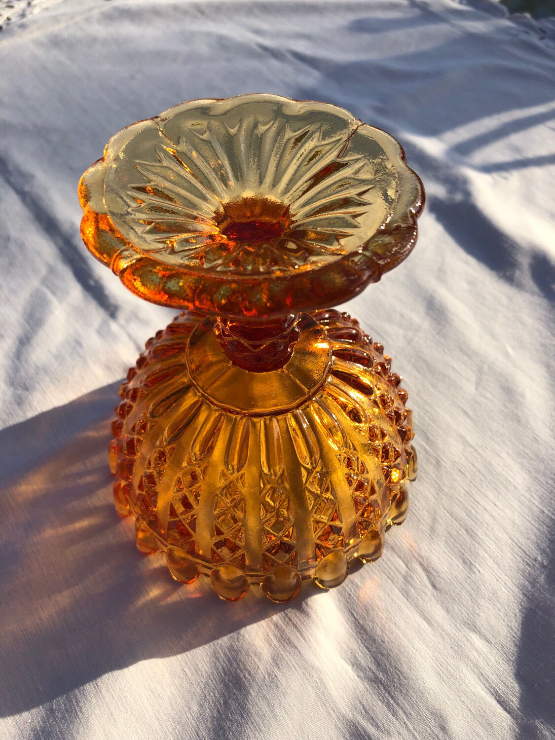 Amber glass calyx
