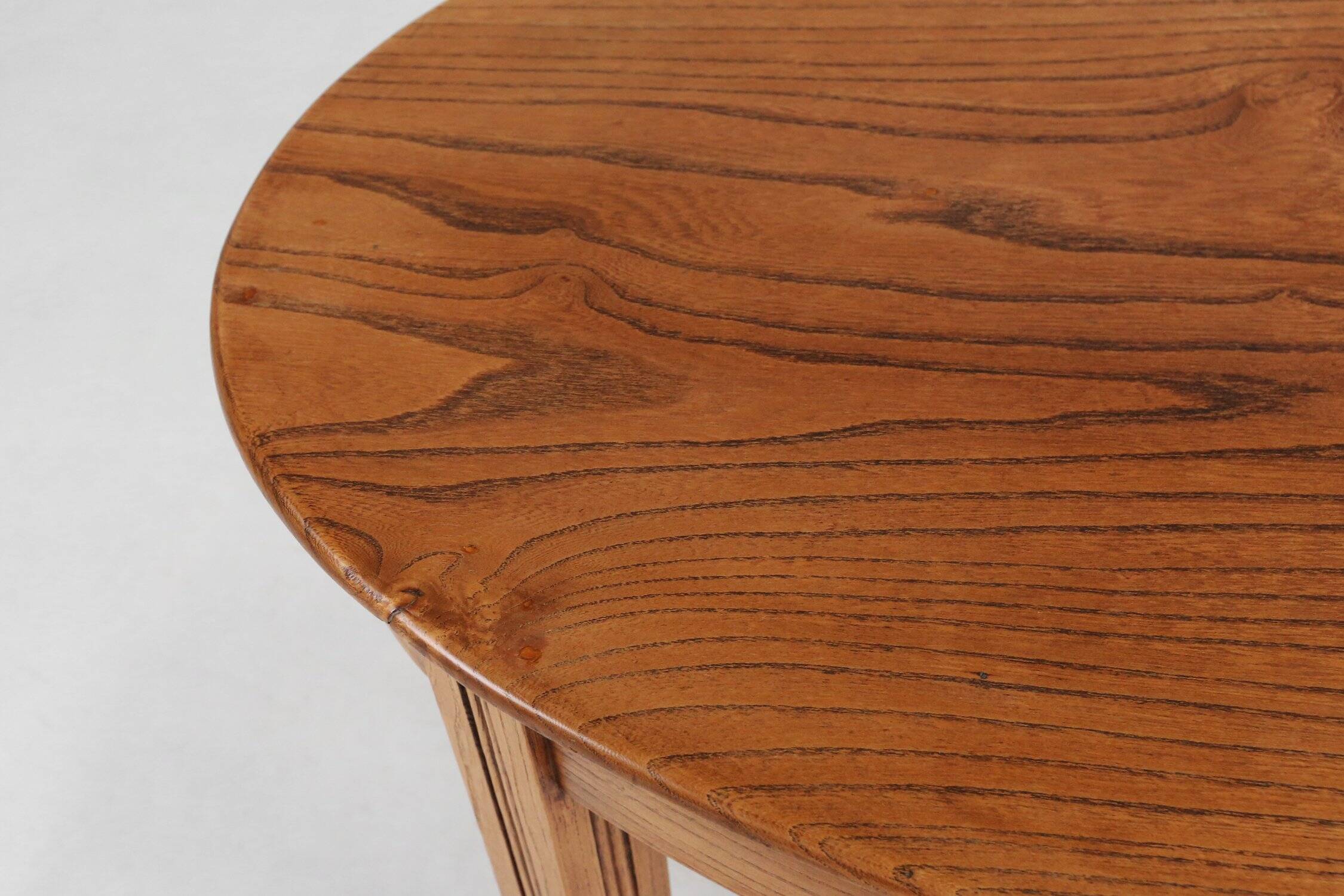 Timeless French Art Deco carved oval side table in oak, 1930s