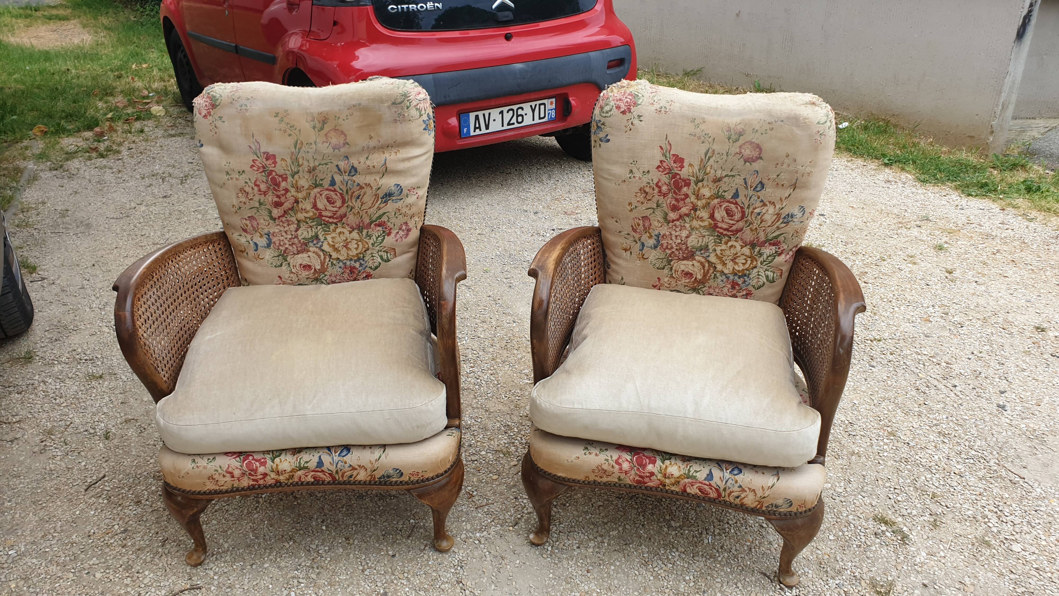 Pair of armchairs in walnut 1930
