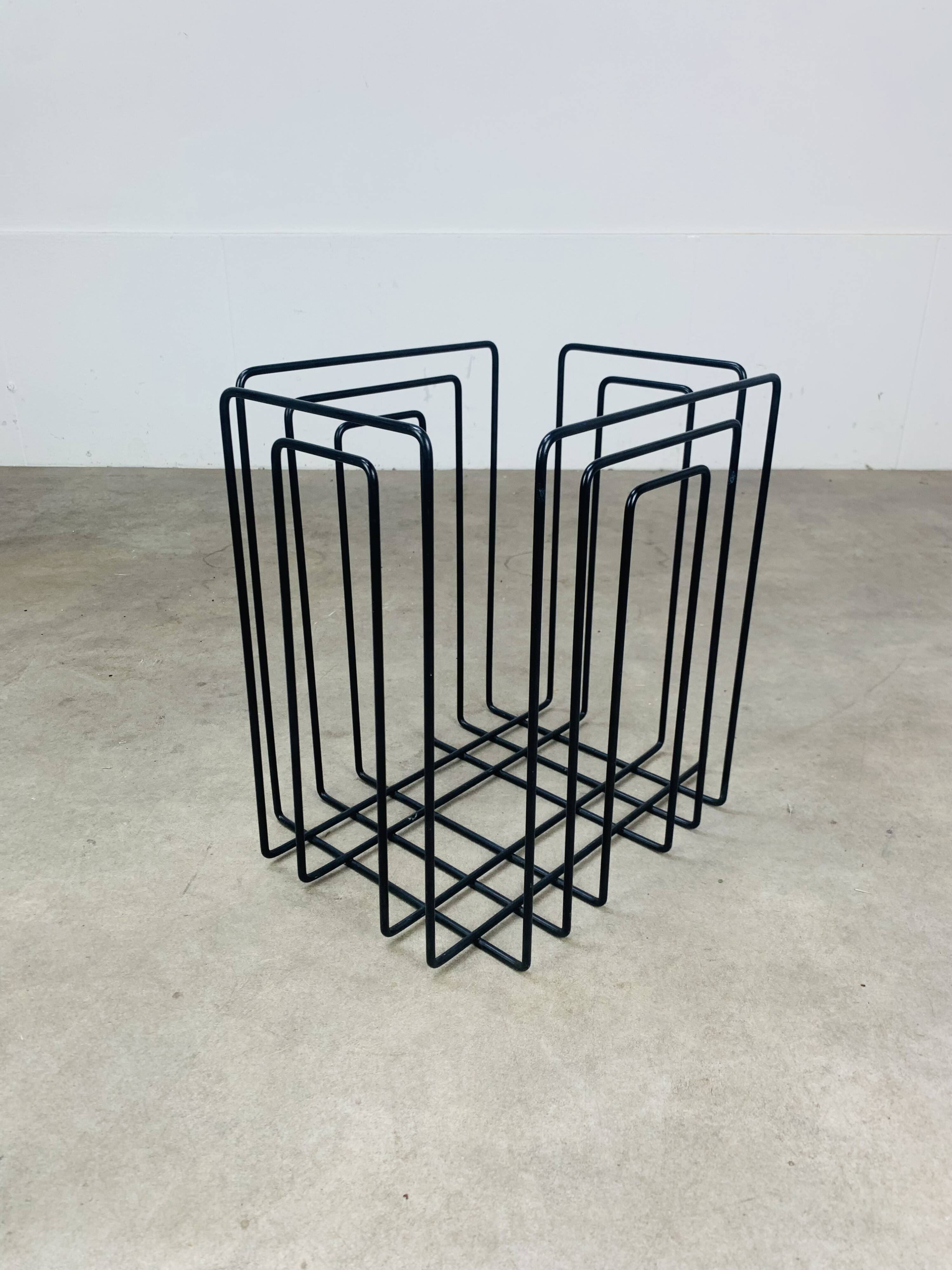Black metal magazine rack by Willy Glaeser for TMP, 1980s.