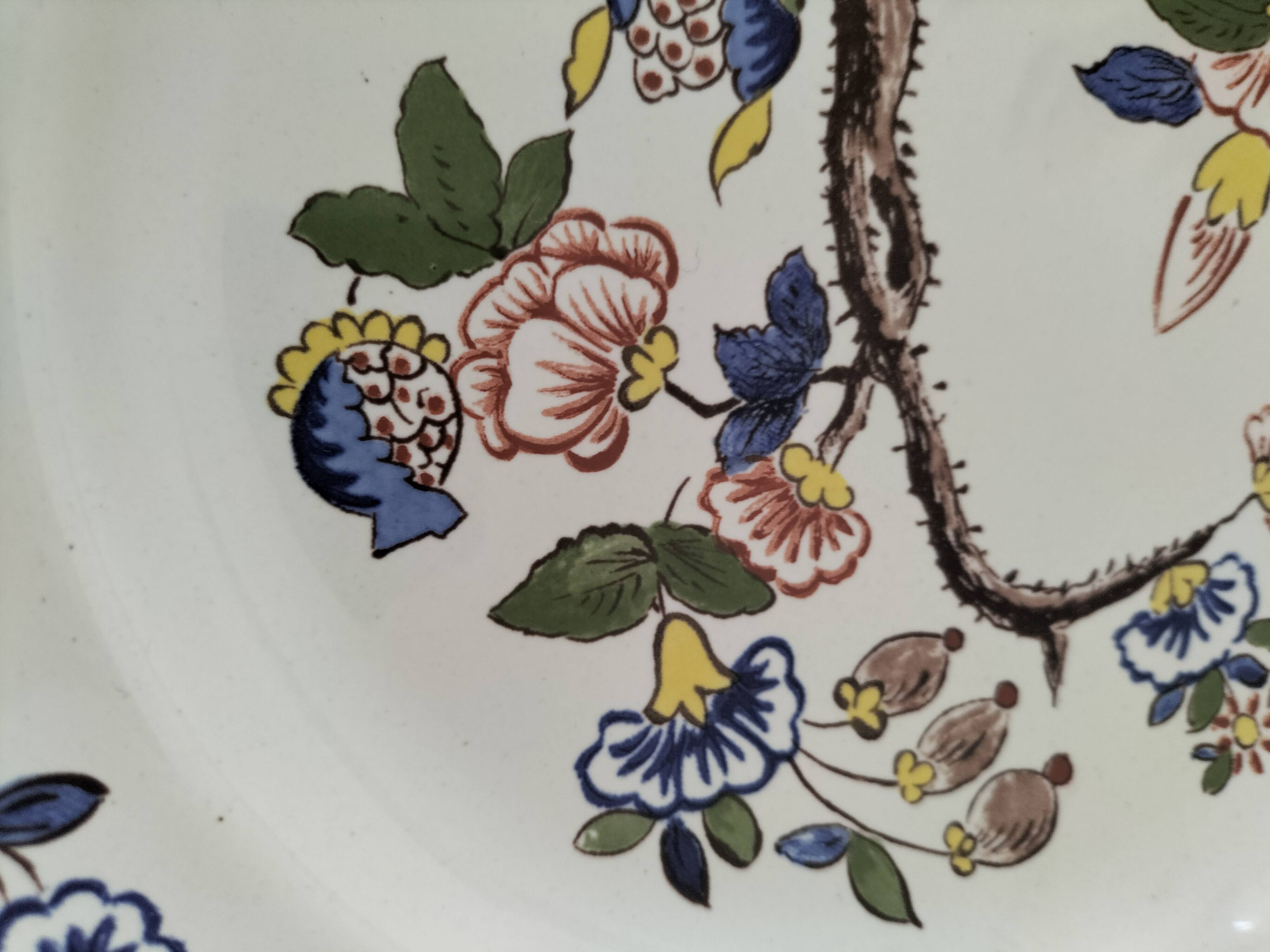 Saint-Clément plate with polychrome floral decoration