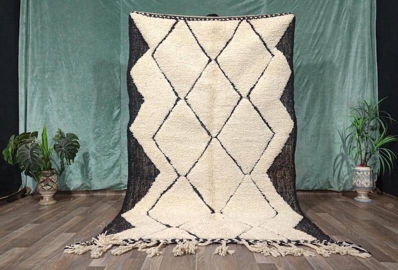 Traditional handmade wool rug, size 1.4/2.6 m.