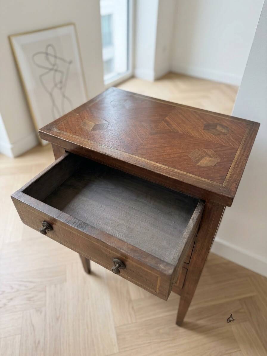 Chest of drawers / Bedside table in marquetry – 3 drawers – Louis XVI style