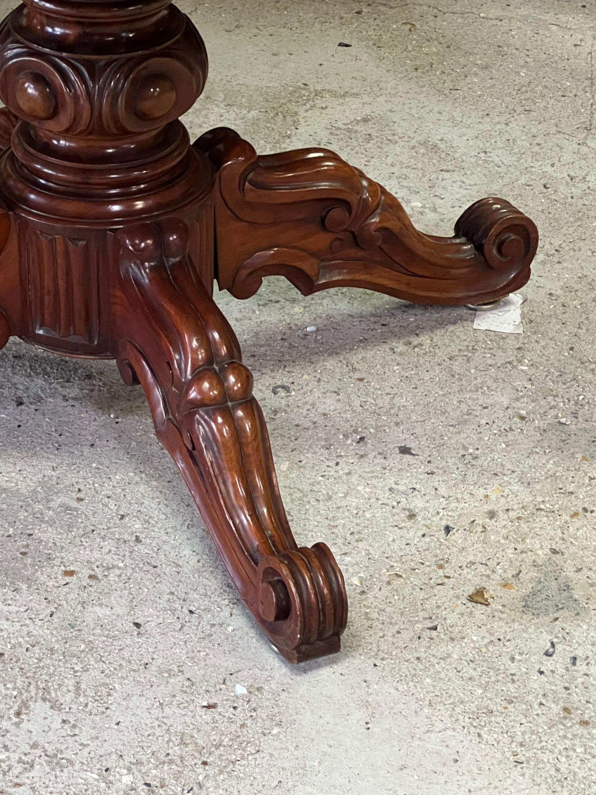 Large Louis Philippe period mahogany fiddle-shaped pedestal table, 19th century