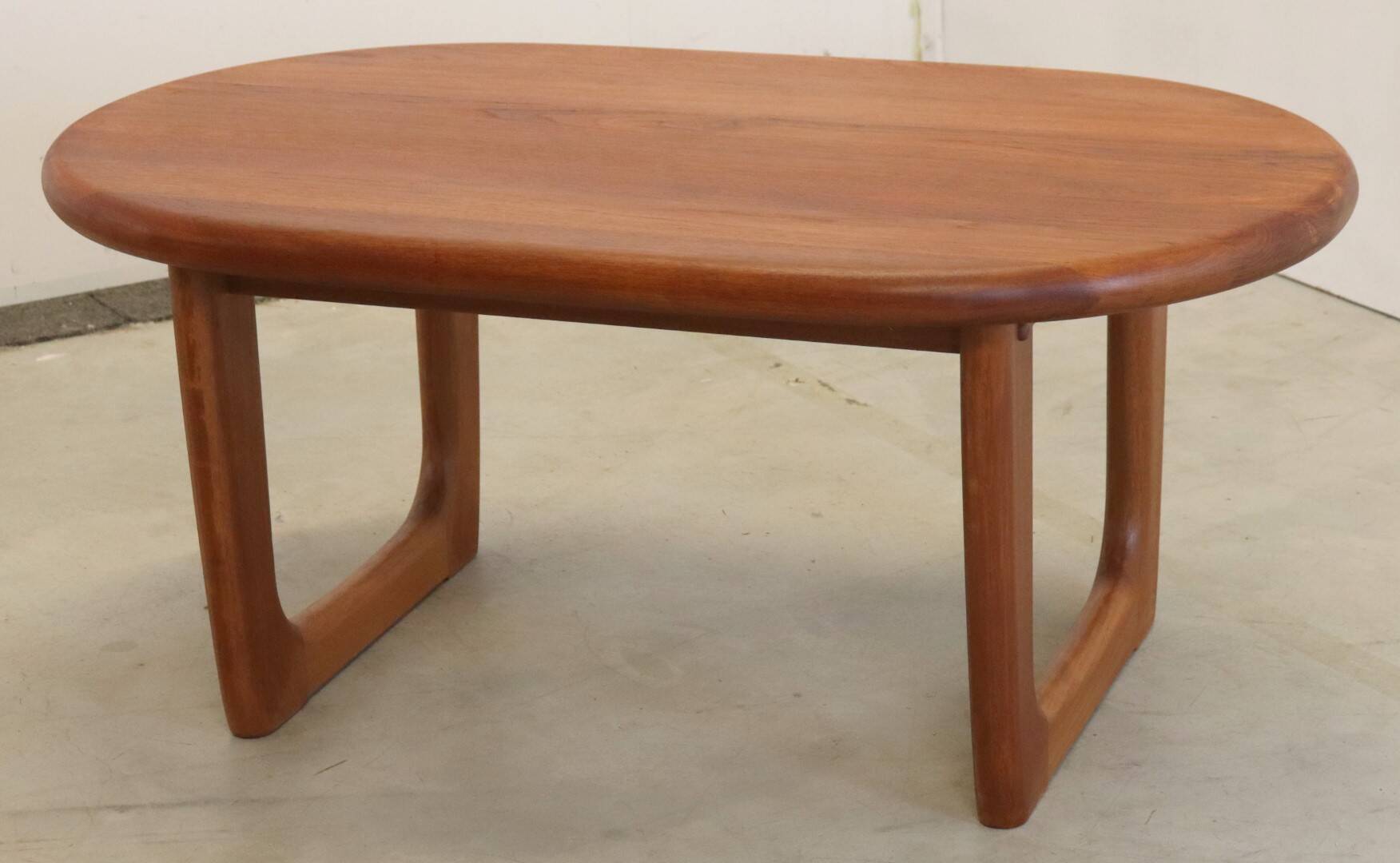 Table de salon design Niels Bach en teck deens 'Hansen'
