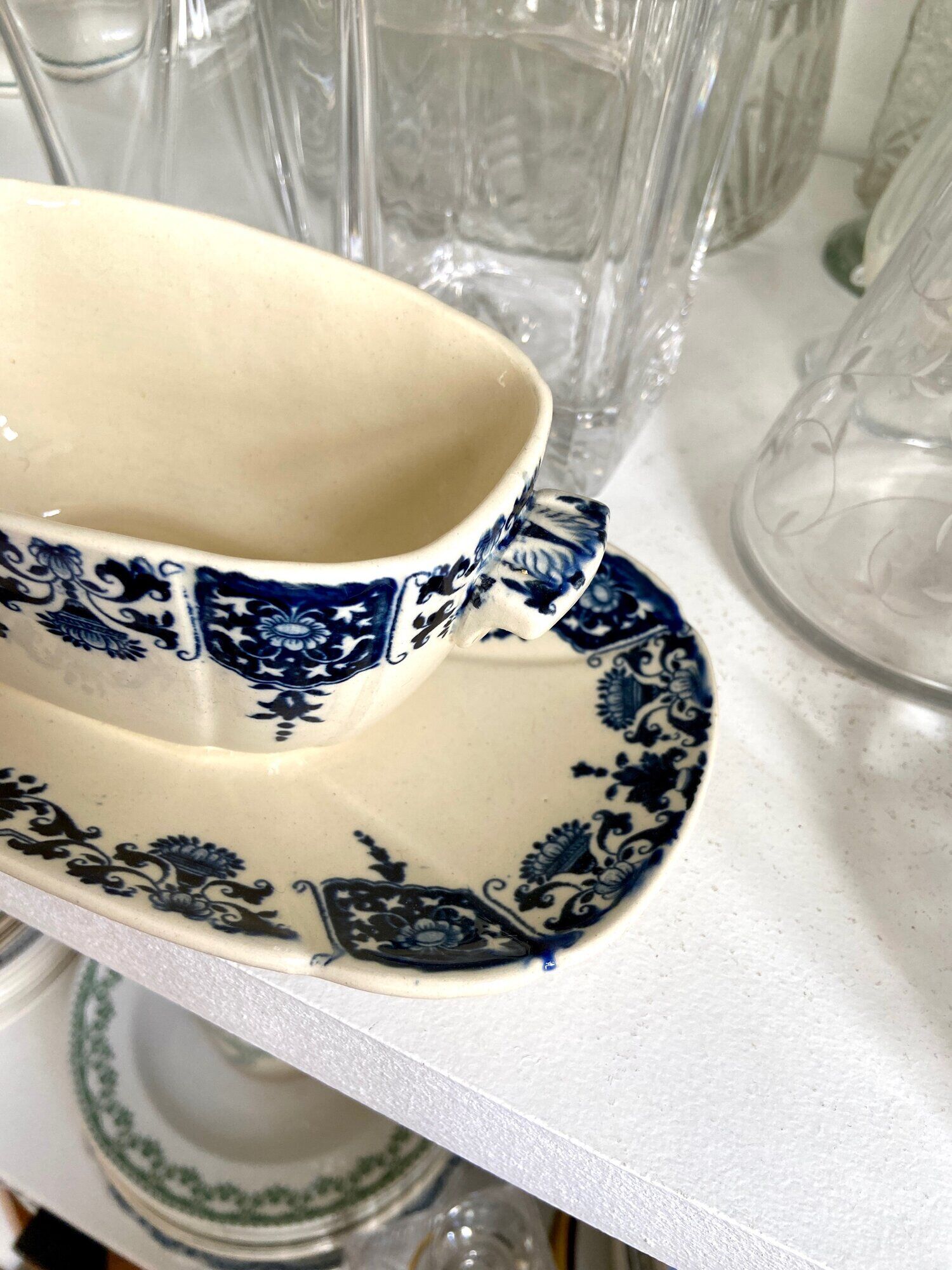 Saucière Gien en terre de fer, service "Blue Ibis" late nineteenth century