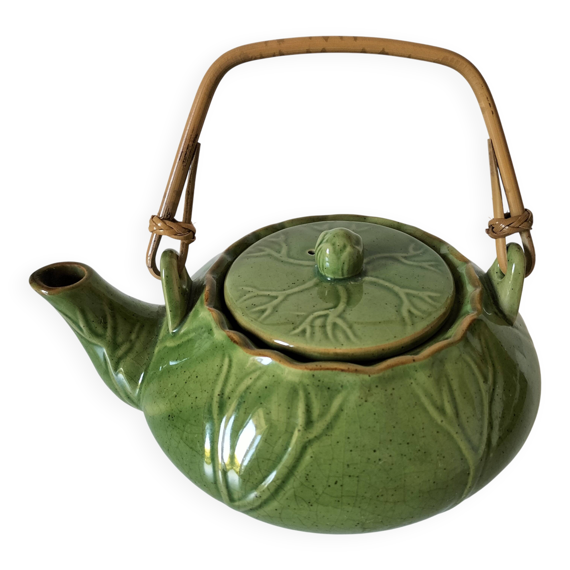 Théière vintage verte à décor de lotus et anse en bambou