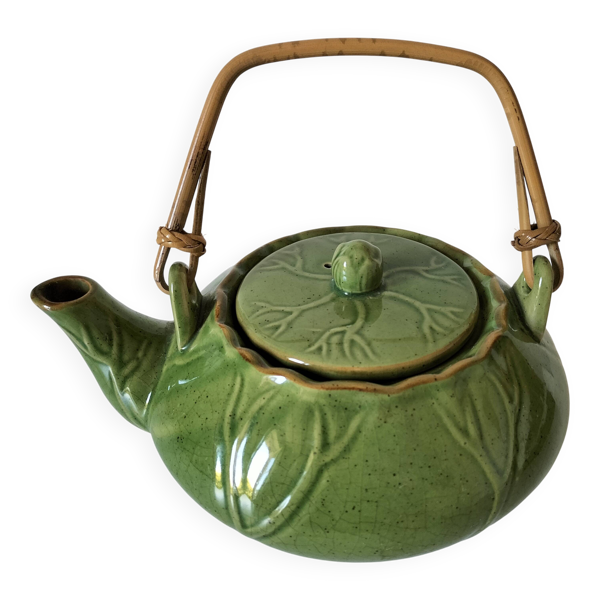 Théière vintage verte à décor de lotus et anse en bambou