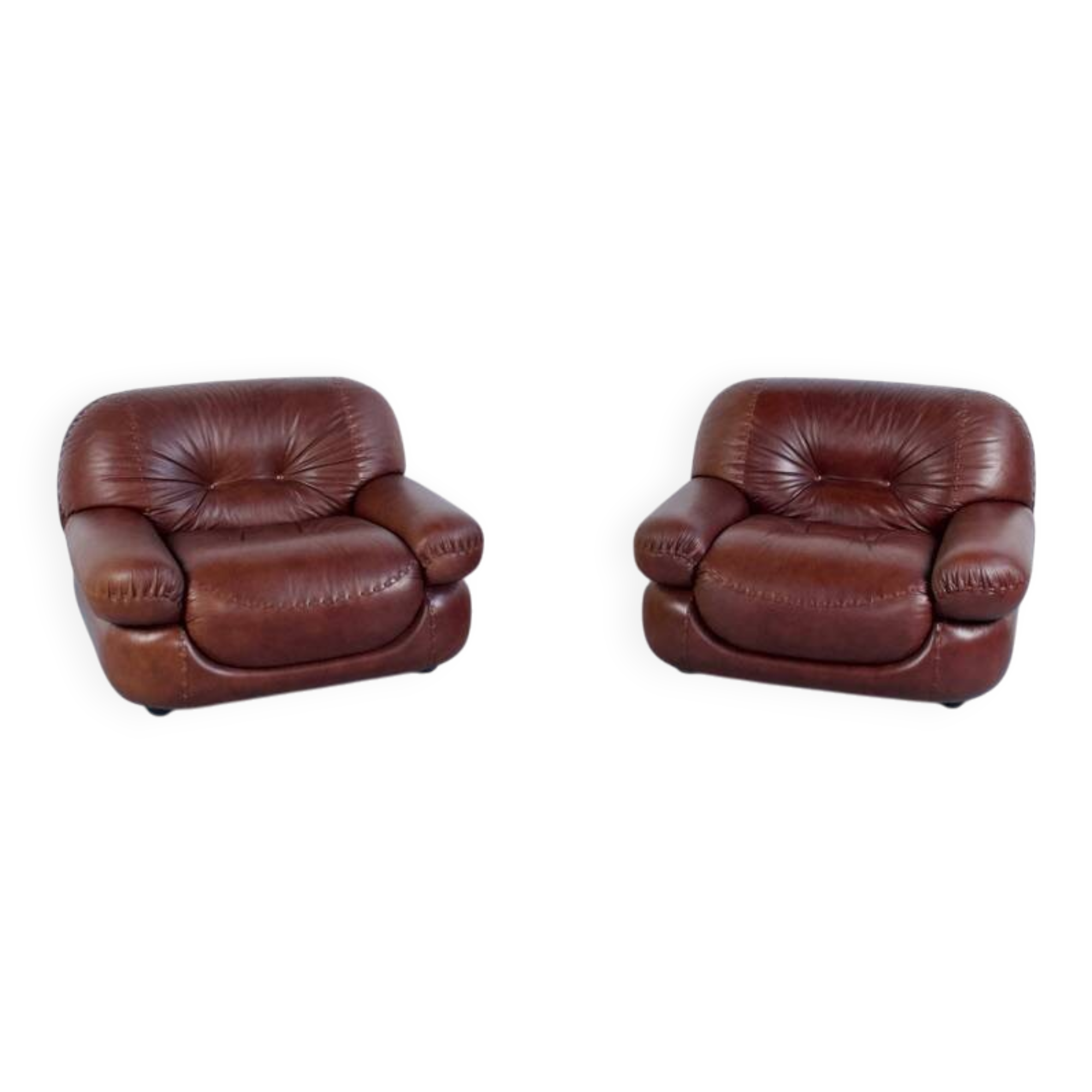 Pair of Sapporo leather armchairs from the 1970s, by Mobil Girgi.