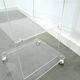 Armoire de rangement en plexiglas sur roulettes