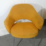 2 Saarinen chairs