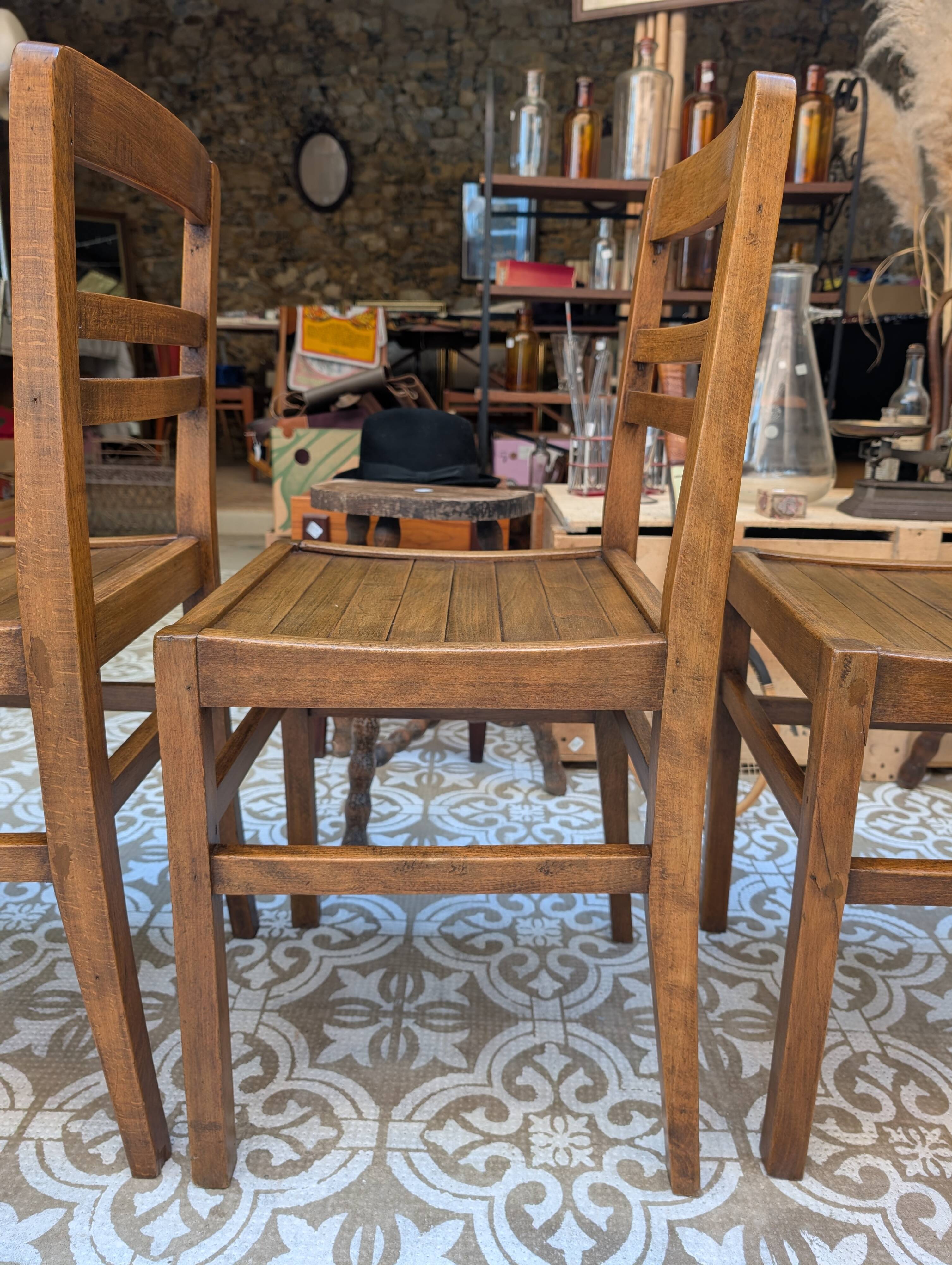 Set of reconstruction chairs