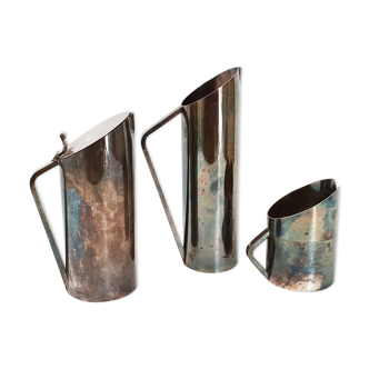 Suite of 3 pitchers in vintage 1970 silver metal