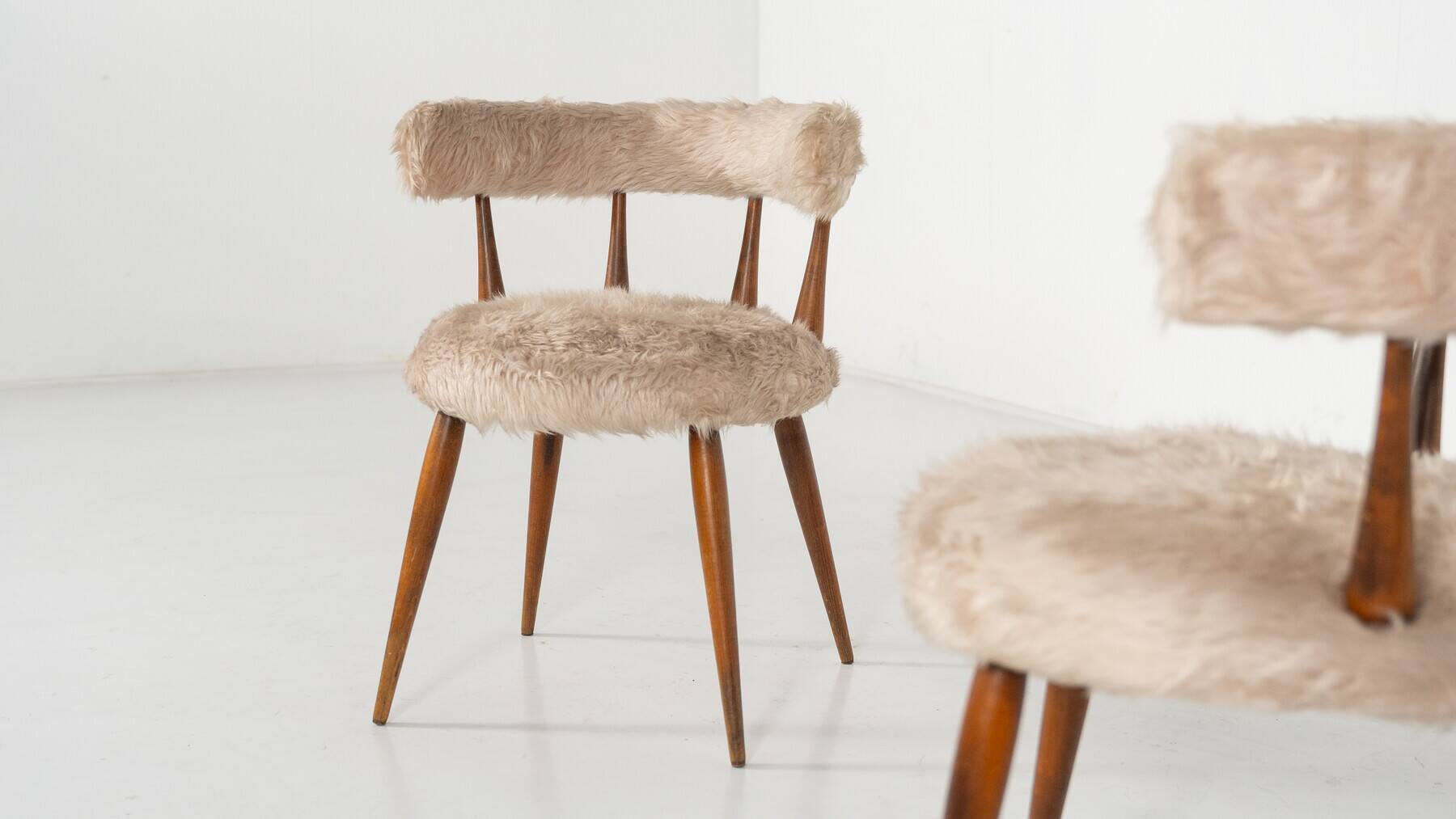 Paire de chaises cocktail scandinaves du milieu du siècle - années 1950