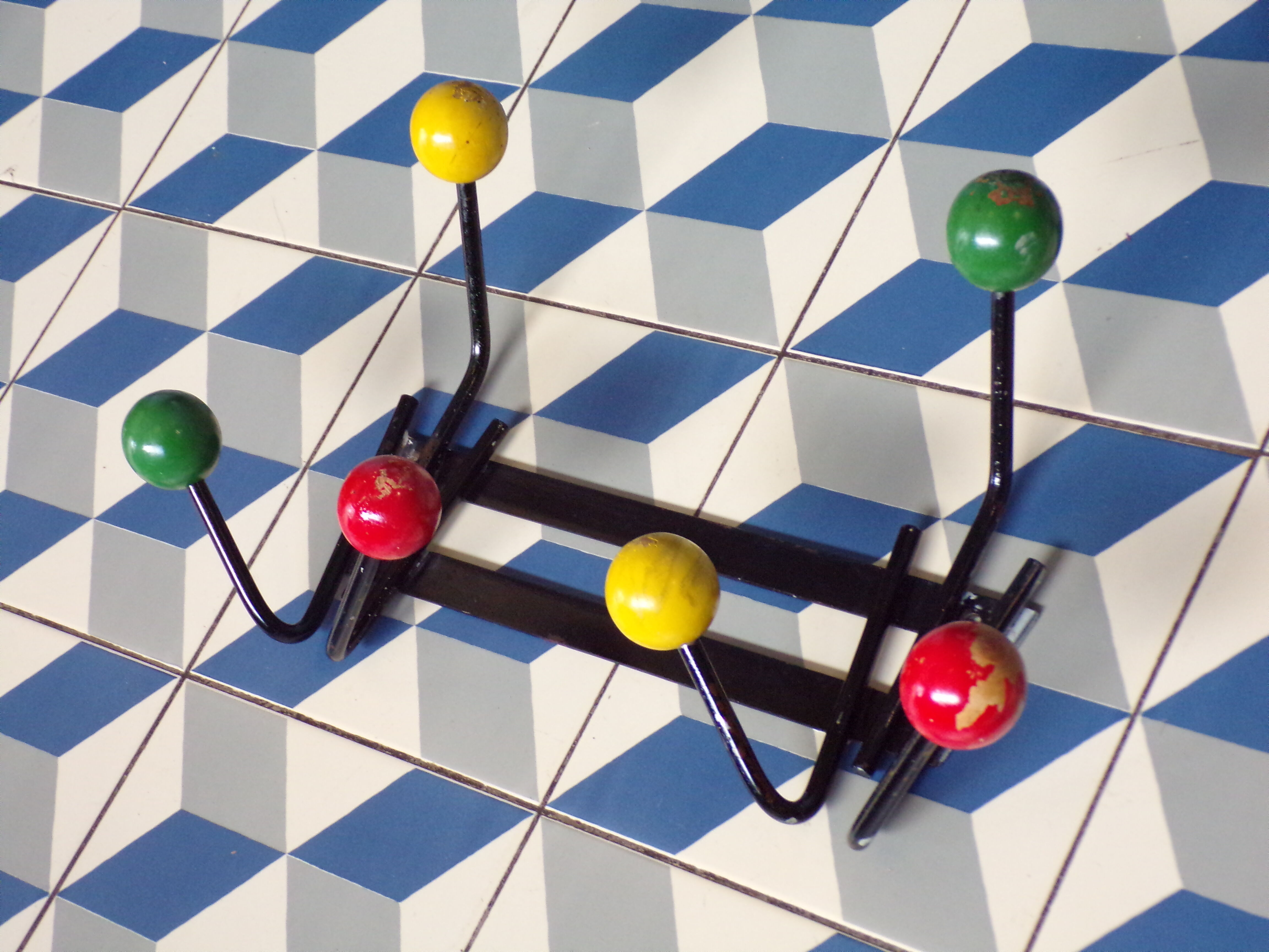 Vintage coat rack 6 balls
