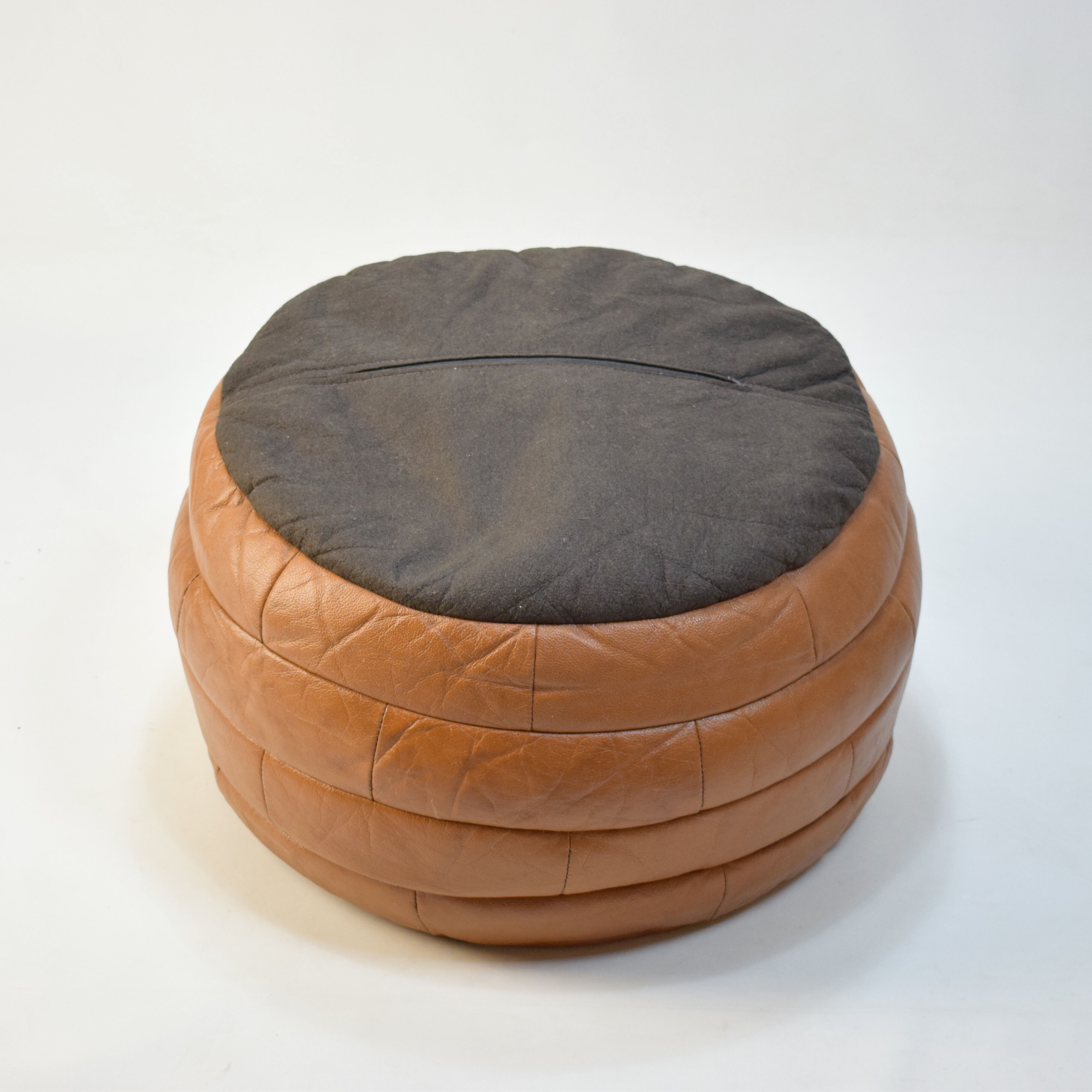 Leather round Pouf De Sede, 70