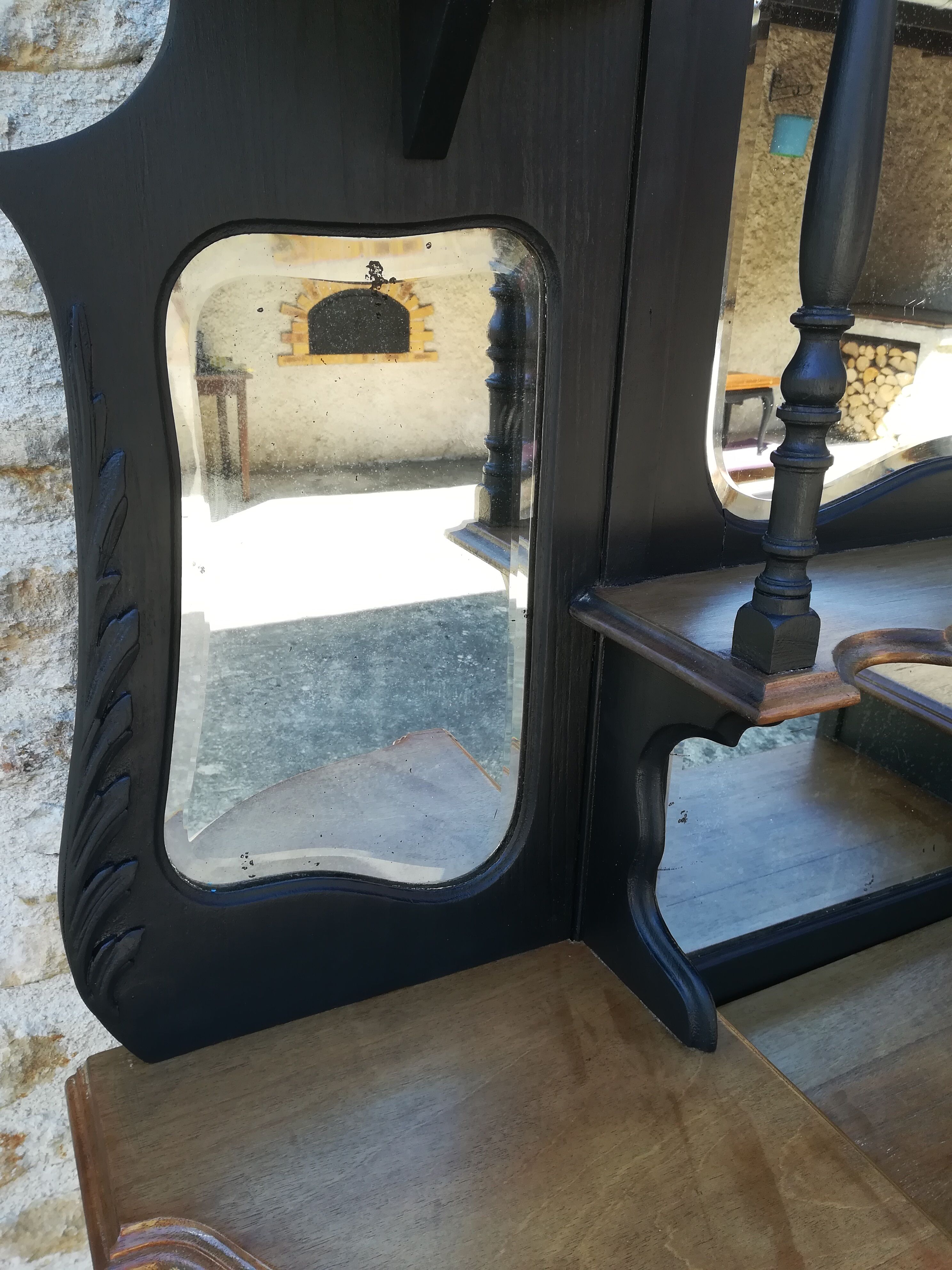 Napoleon III showcase shelf