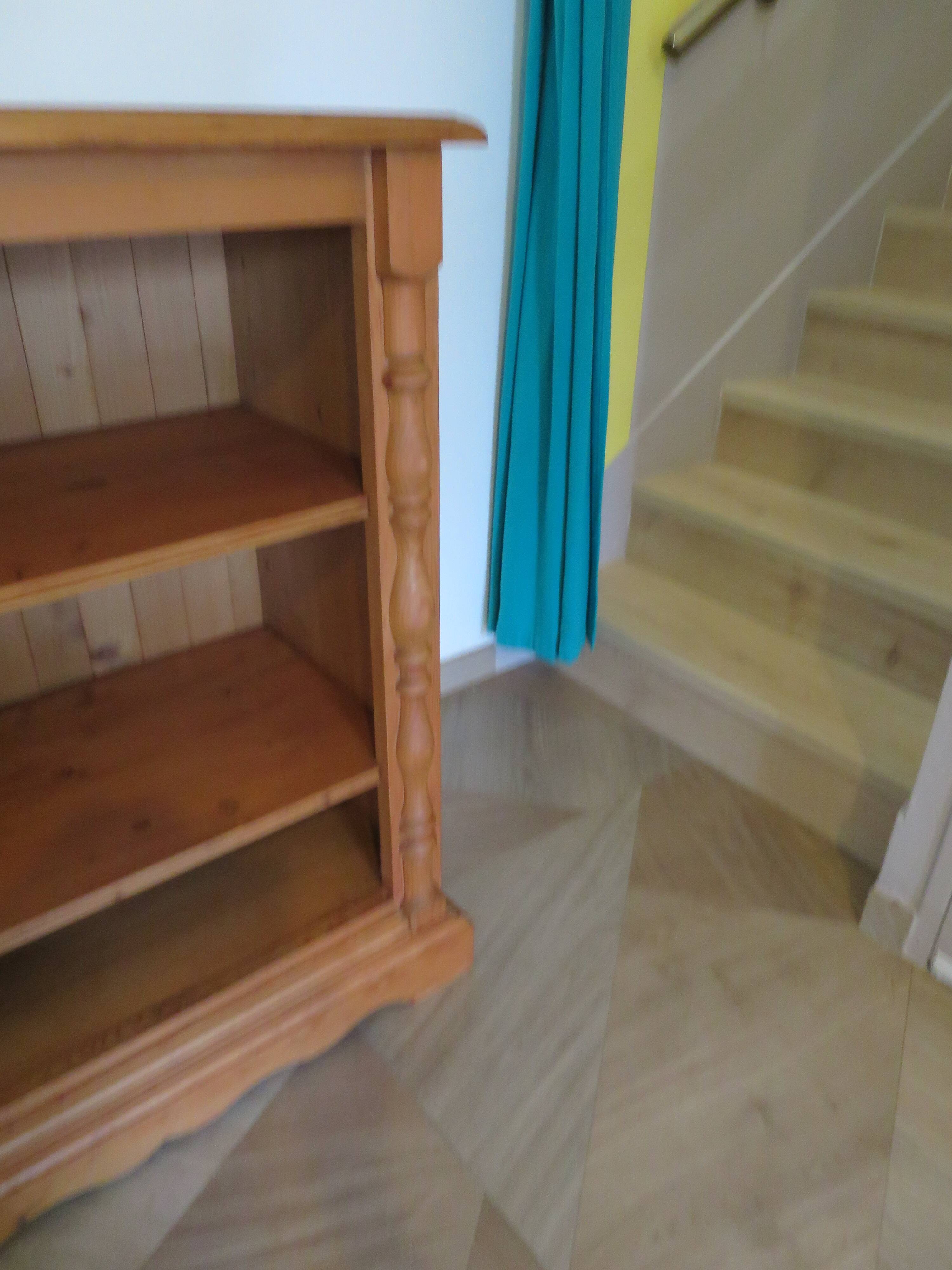 Solid wood bookcase – shabby chic style – adjustable shelves