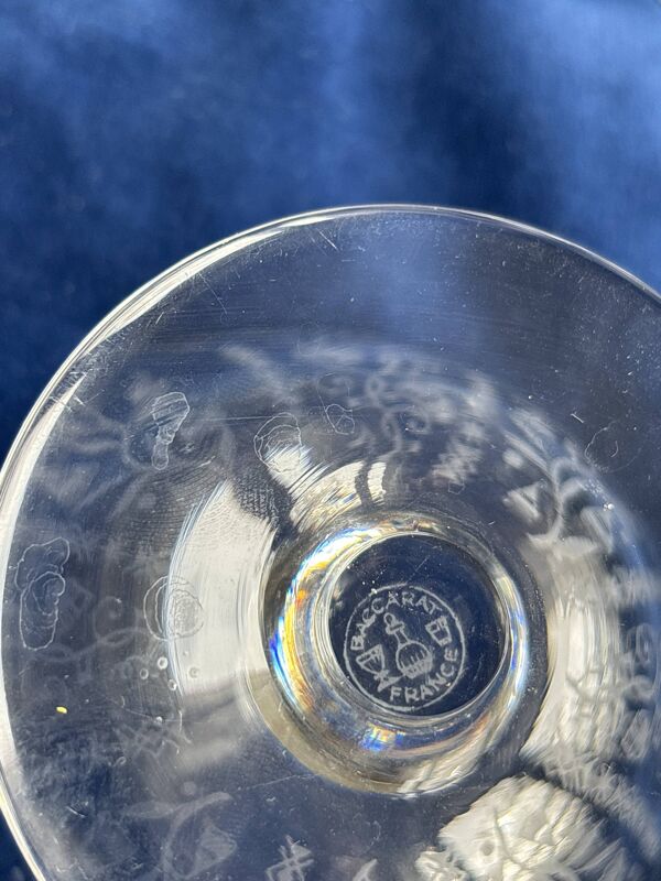 7 coups à champagne en cristal gravé  Baccarat