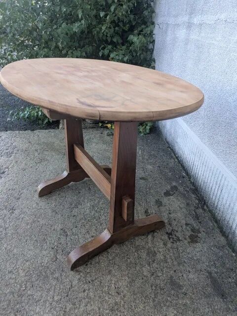 Oval table