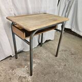 Bureau d'écolier 1960 avec casier