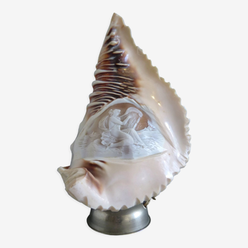 Lampe veilleuse coquillage camée décor mythologique