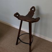 Tabouret haut en bois massif, dossier trilobé