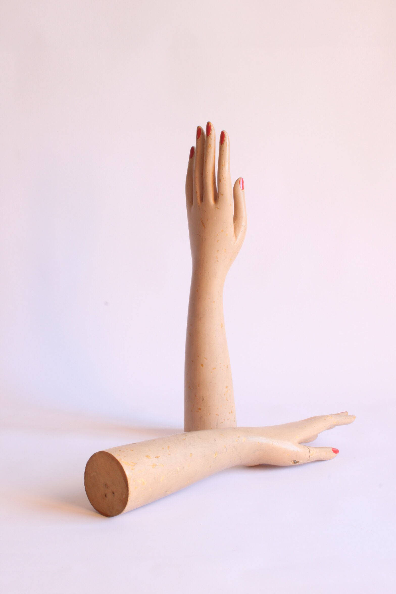 Gants en bois présentoirs de mannequins, années 1930, ensemble de 2.