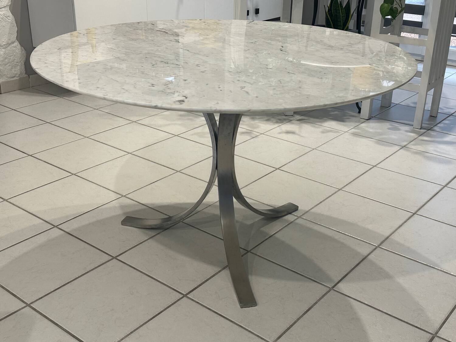 Vintage 1970s white Carrara marble dining table