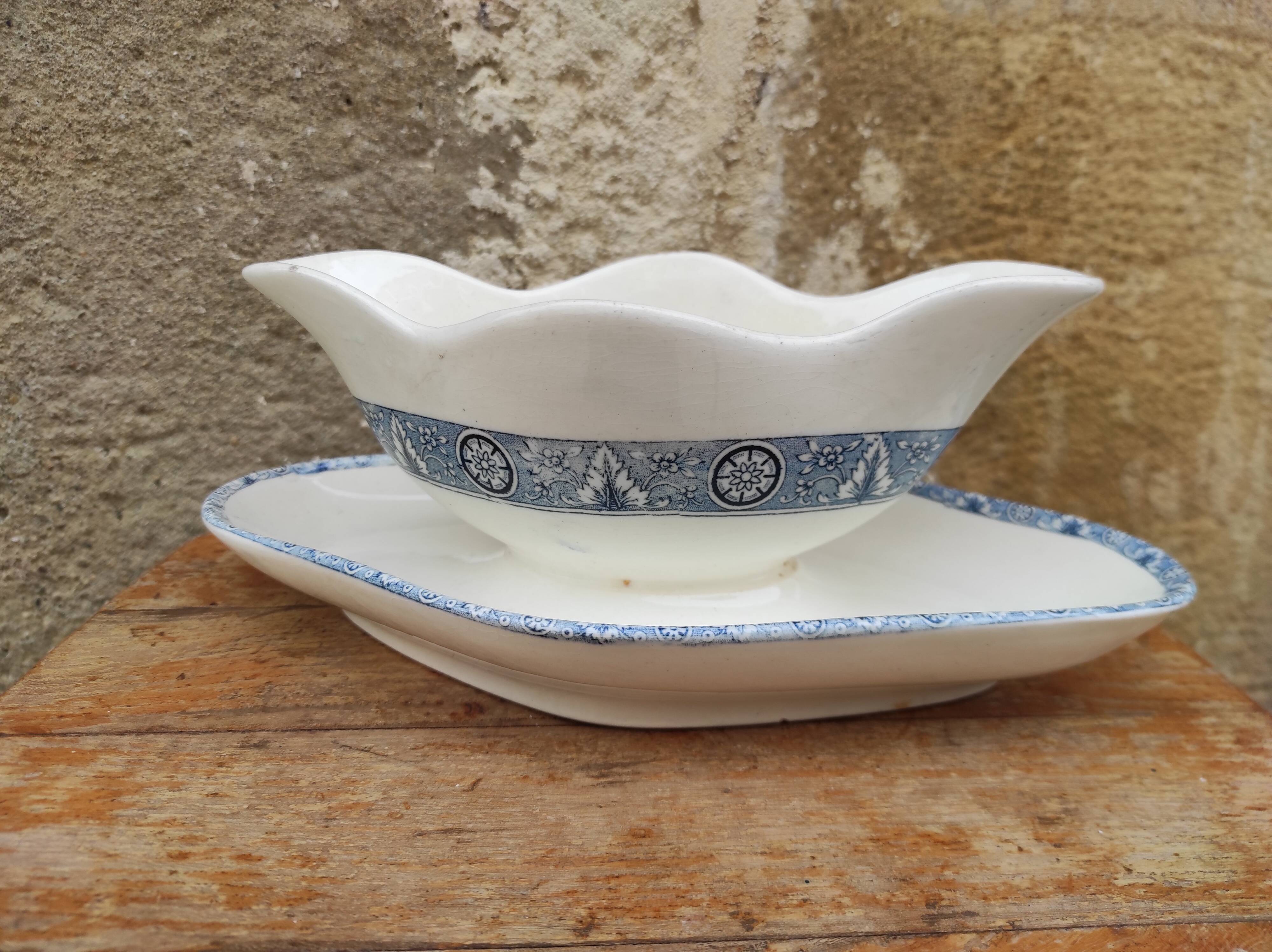 French vintage sauce boat, Salins E.C. Terre de Fer