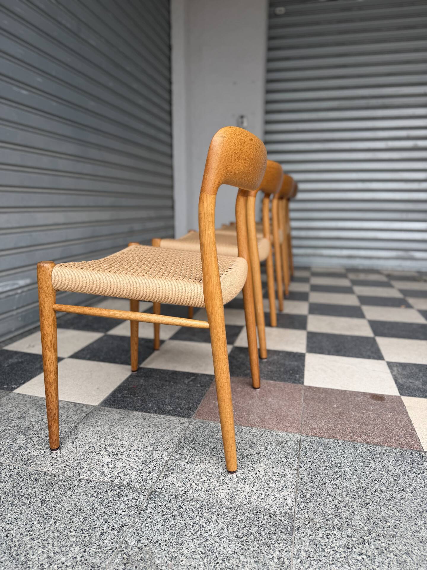 Set of 4 Møller 75 chairs in oak