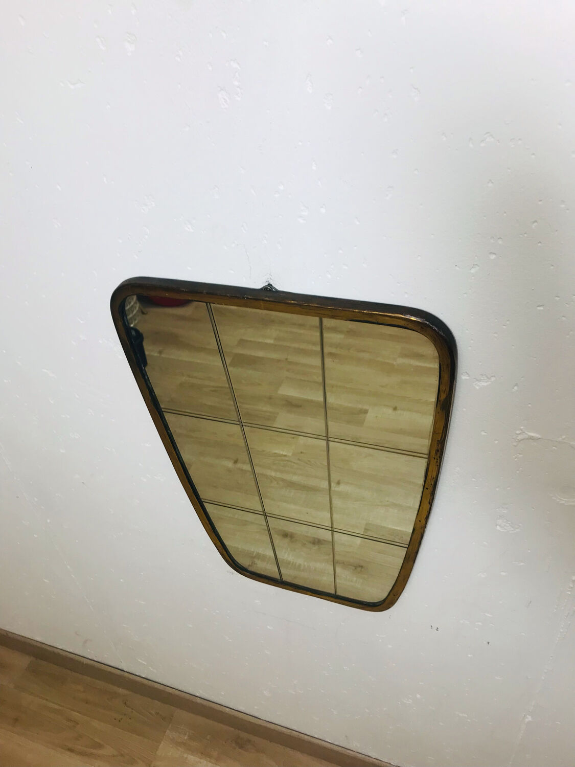 Asymmetrical mirror from the 60s
