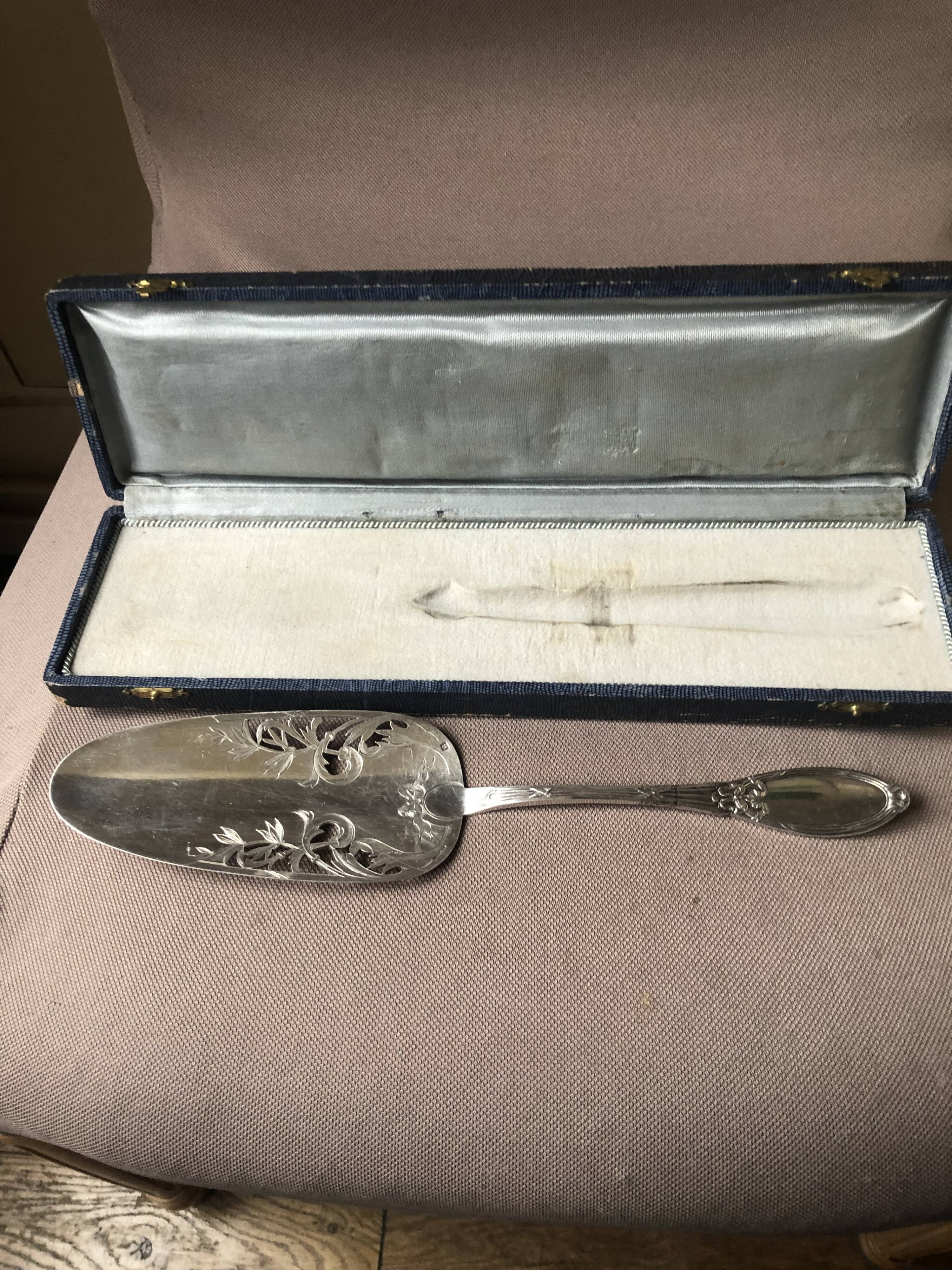 Silver metal pie shovel