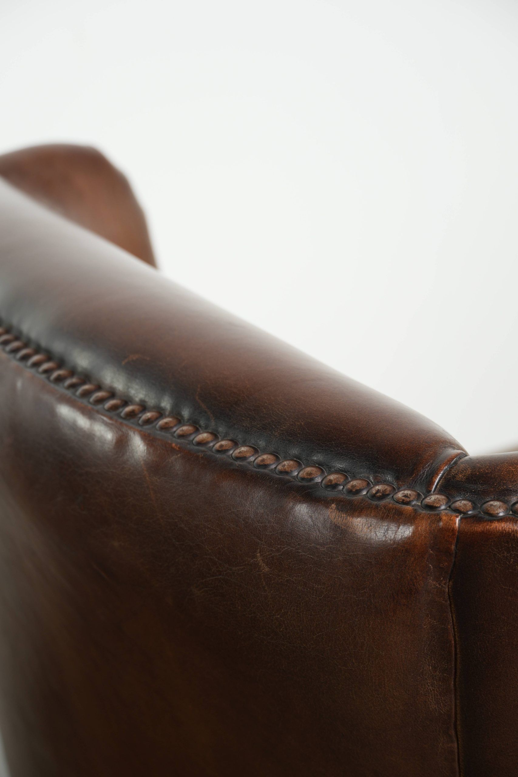 Set of 2 subtle sheepskin wingback armchairs in English style