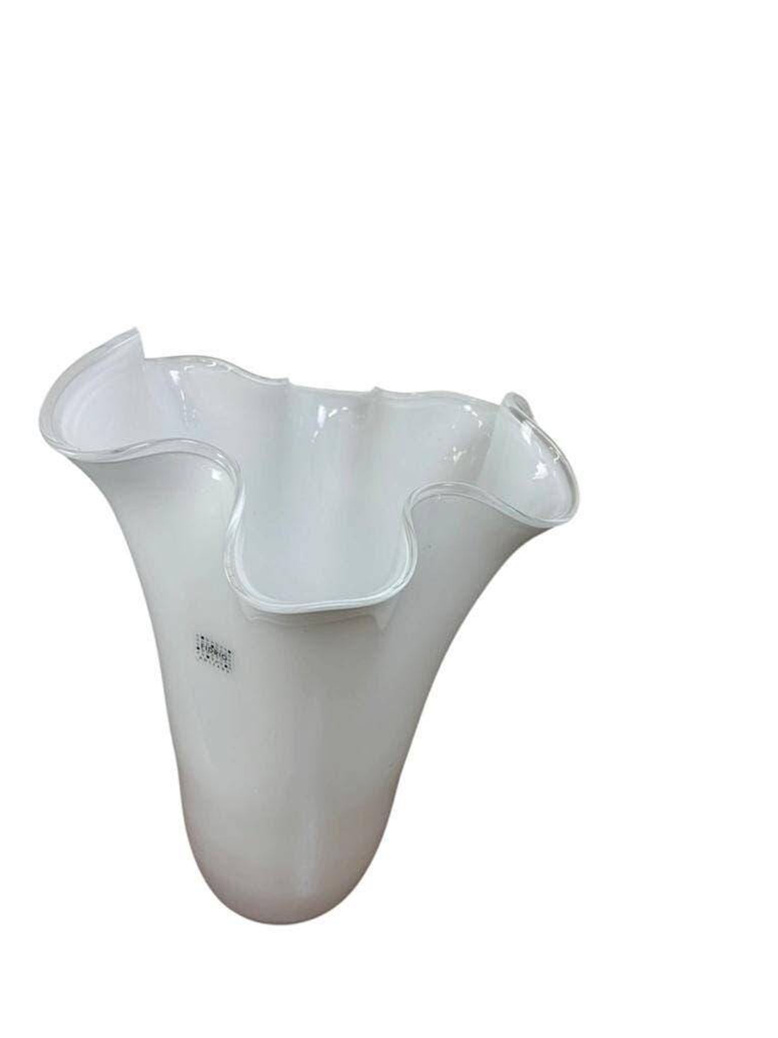 Vase blanche en verre plissé fidrio