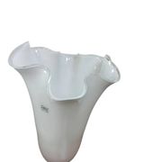 Vase blanche en verre plissé fidrio