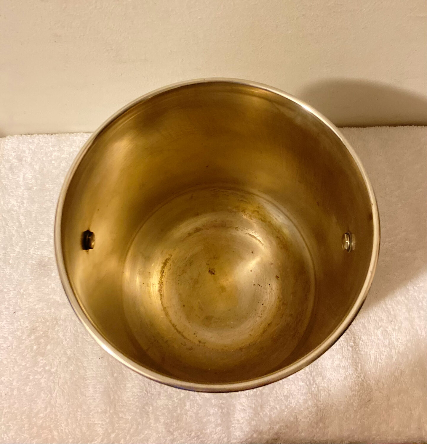 Silver-plated champagne bucket with lion heads from the 20th century, stamped.