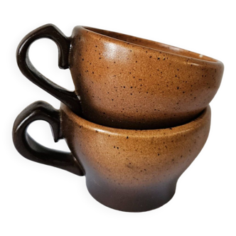 2 stoneware cups