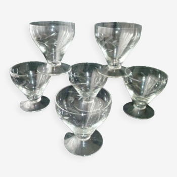 Set de 6 verres à vin forme basse décor gravé  Vintage