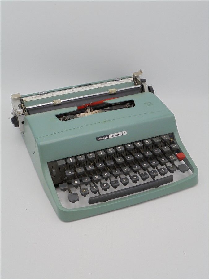 Typewriter, Olivetti Lettera 32