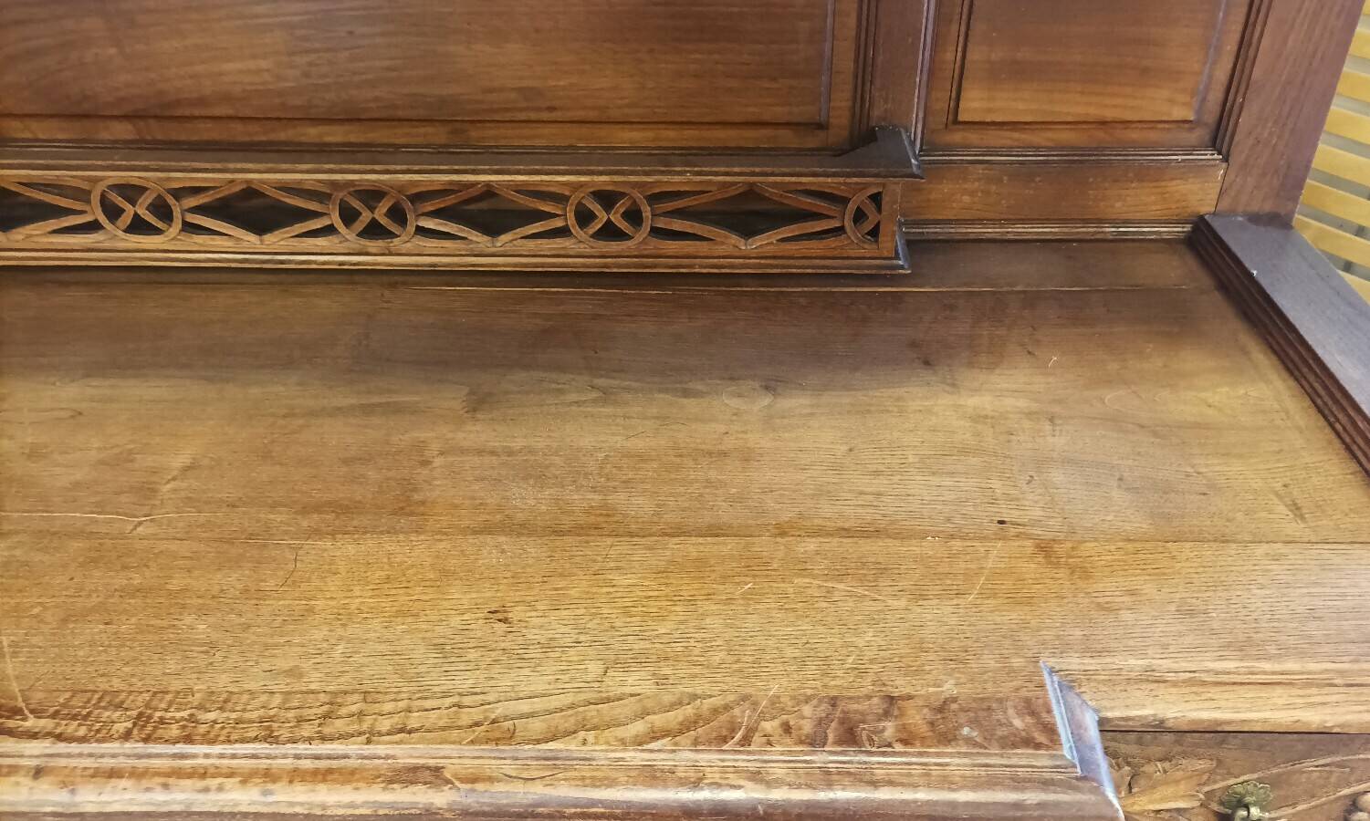 Art Nouveau buffet in carved oak with vine decoration